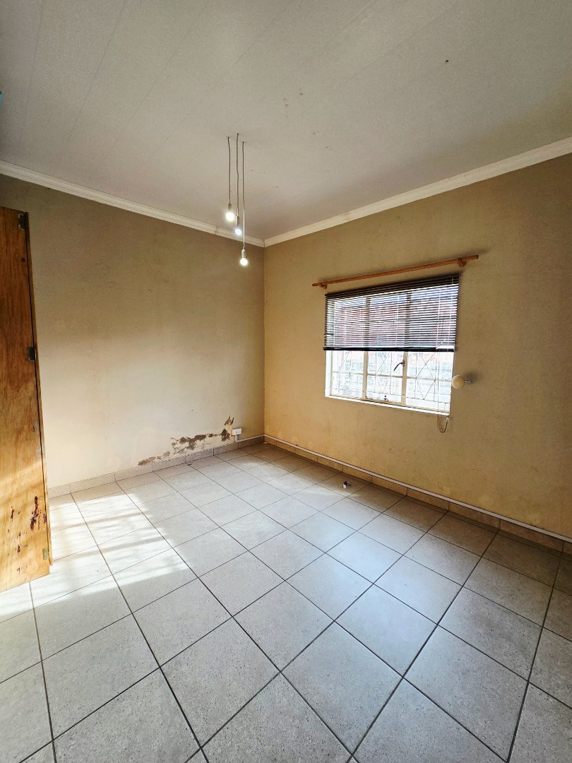 5 Bedroom Property for Sale in Elandia North West